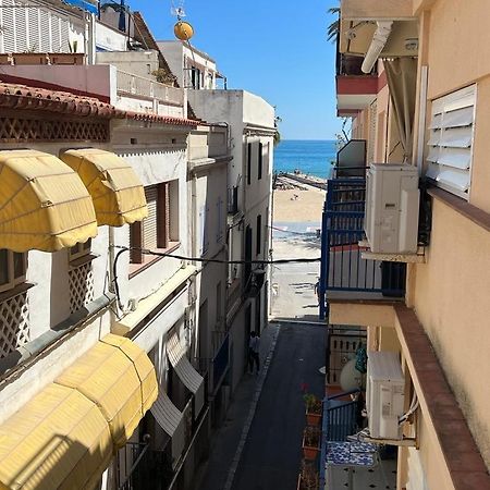 Sunny Flat In Sitges 30 Seconds To Beach, Balcony & Sea Views! Exterior photo