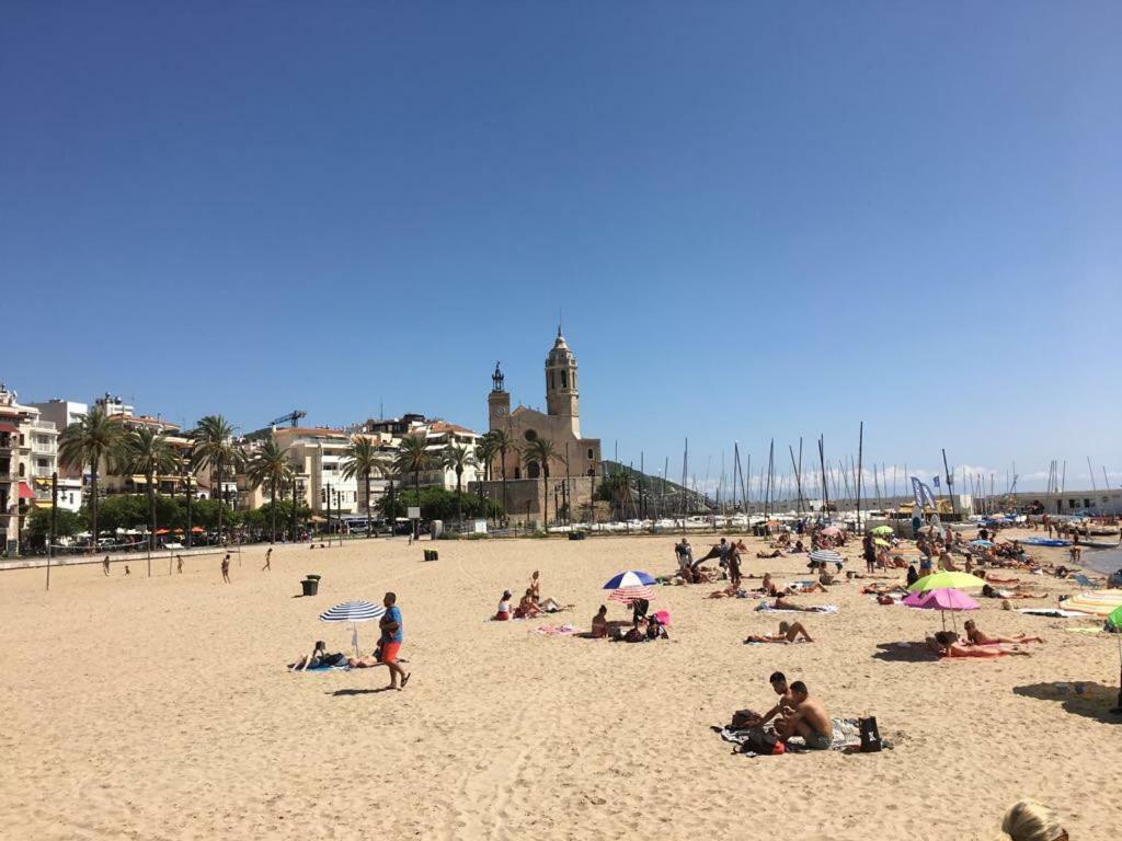 Sunny Flat In Sitges 30 Seconds To Beach, Balcony & Sea Views! Exterior photo