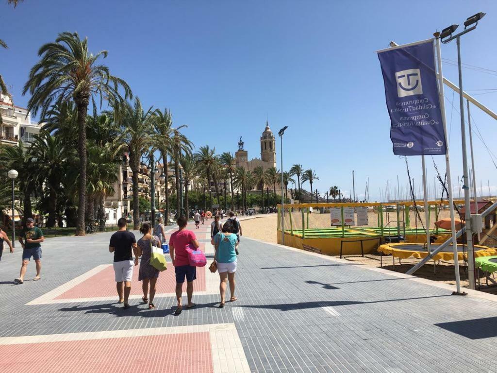 Sunny Flat In Sitges 30 Seconds To Beach, Balcony & Sea Views! Exterior photo